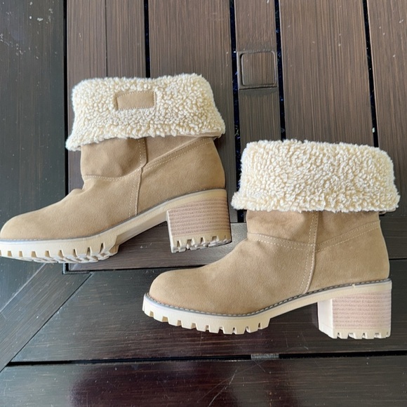 Faux Suede Ankle Boots with Fur Lining Lug Sole Sz 9 - Picture 7 of 11